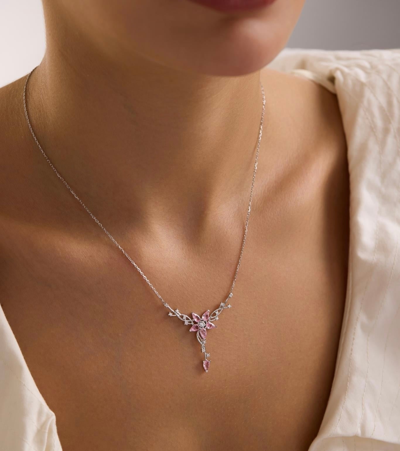 Silver pink stone flower star model necklace