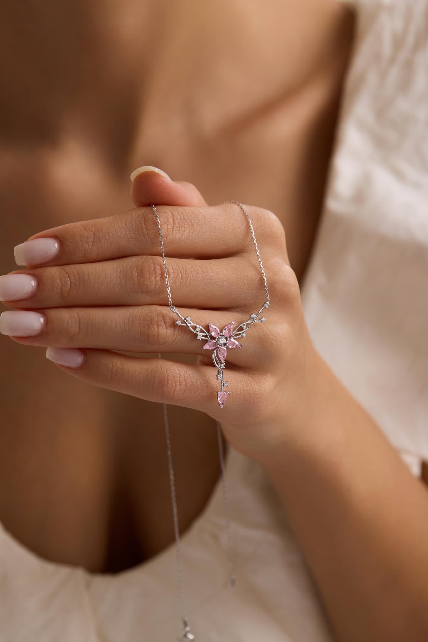 Silver pink stone flower star model necklace