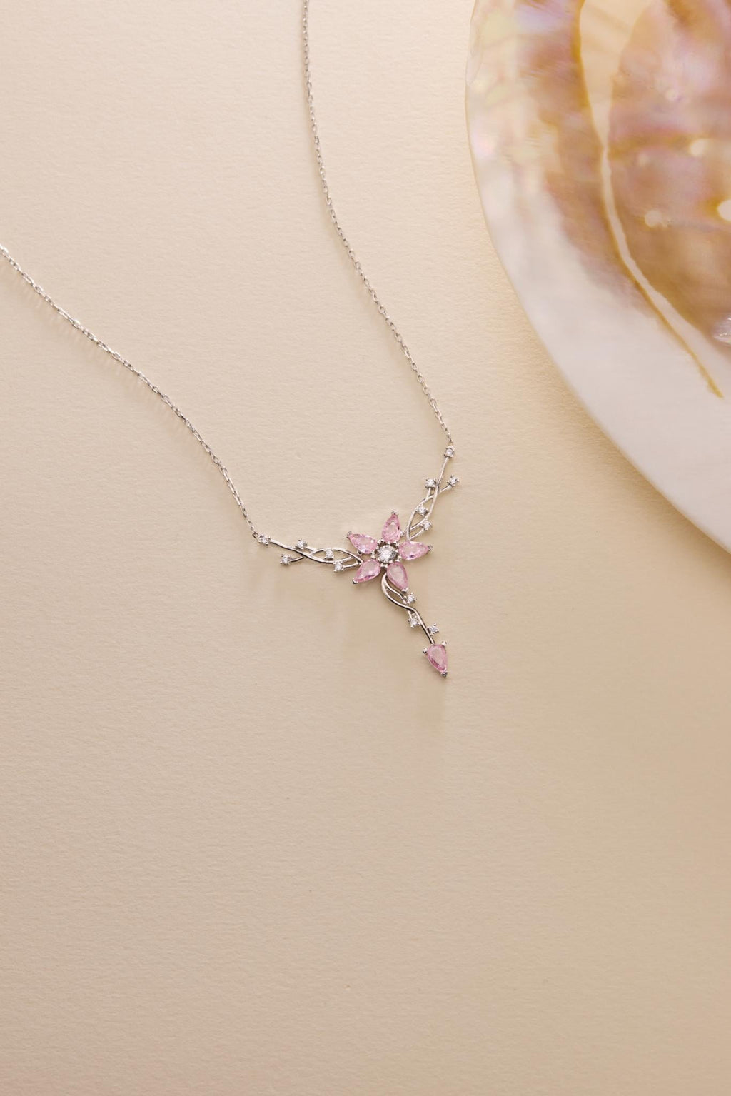 Silver pink stone flower star model necklace