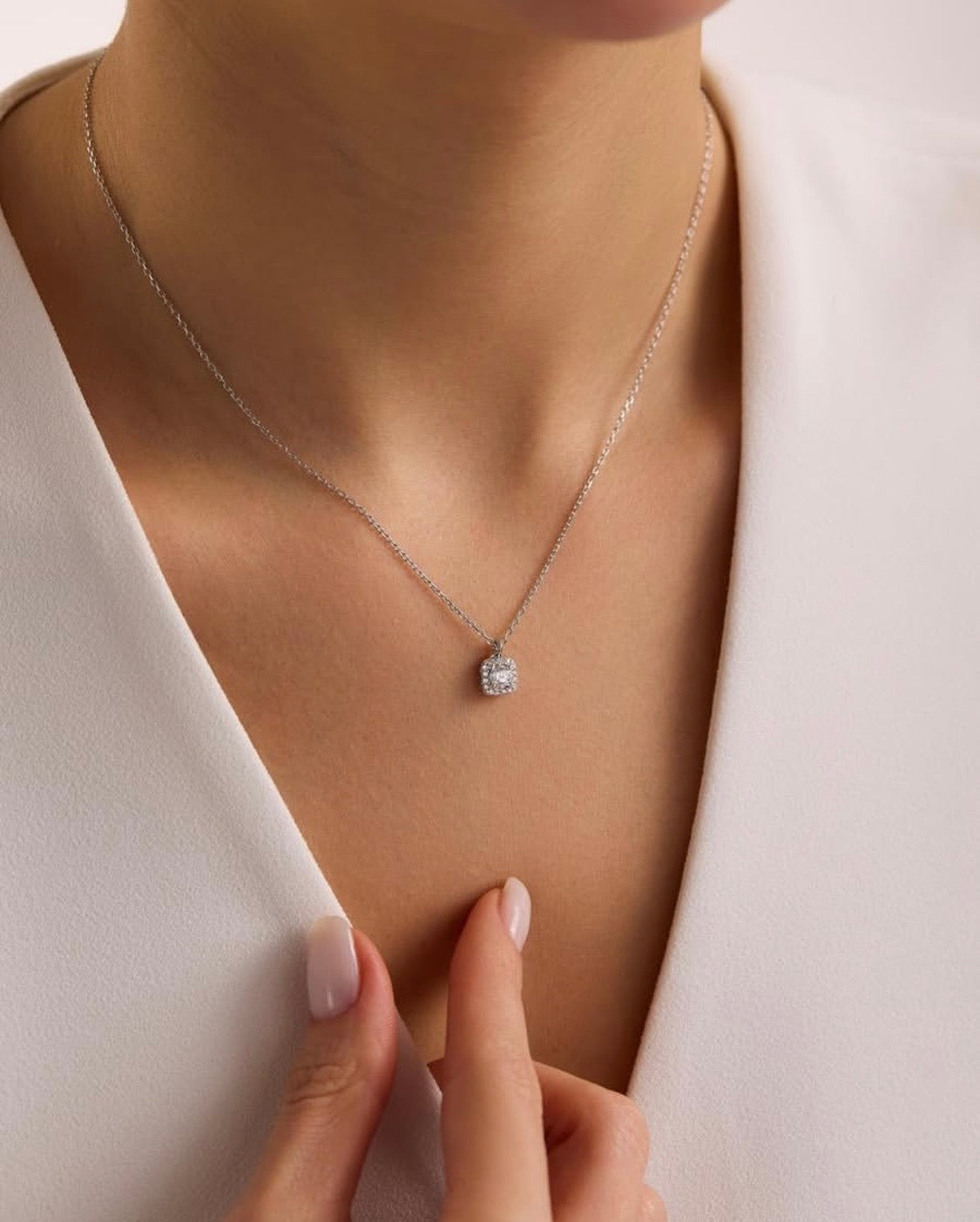 Diamond Mounted Solitaire Necklace