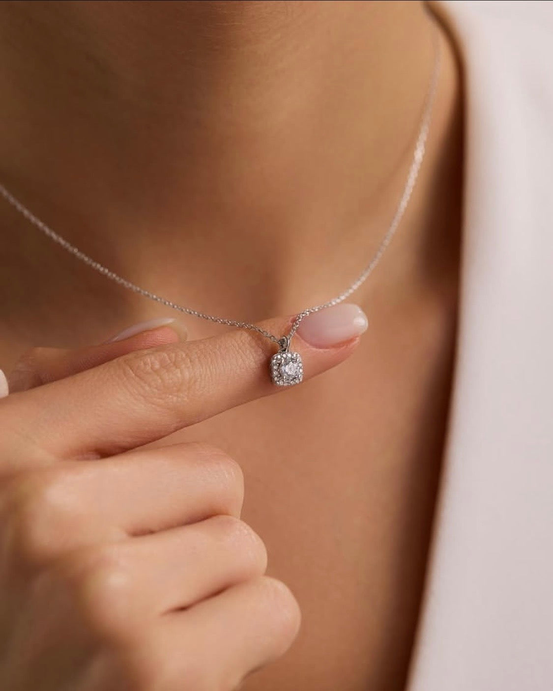 Diamond Mounted Solitaire Necklace