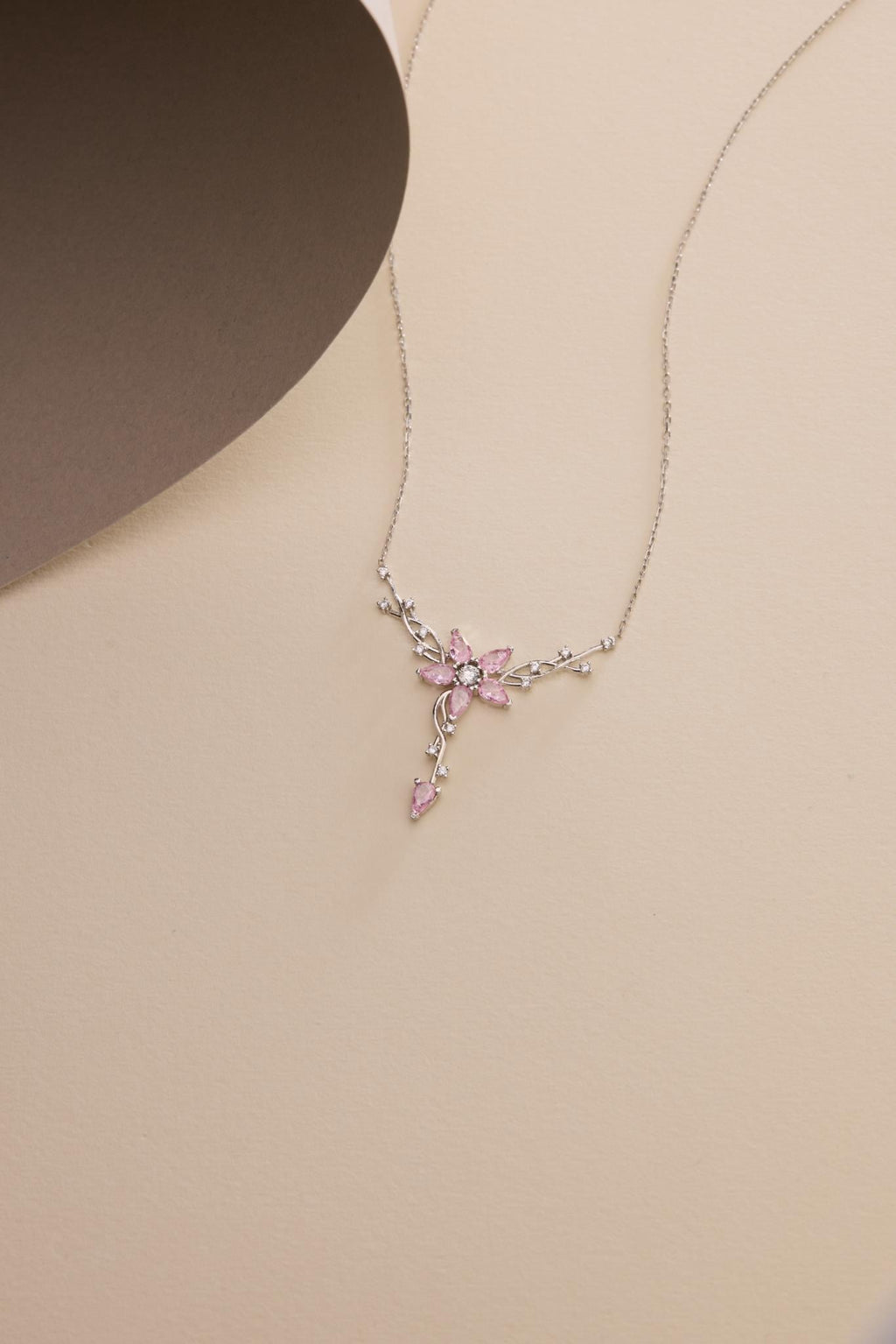 Silver pink stone flower star model necklace