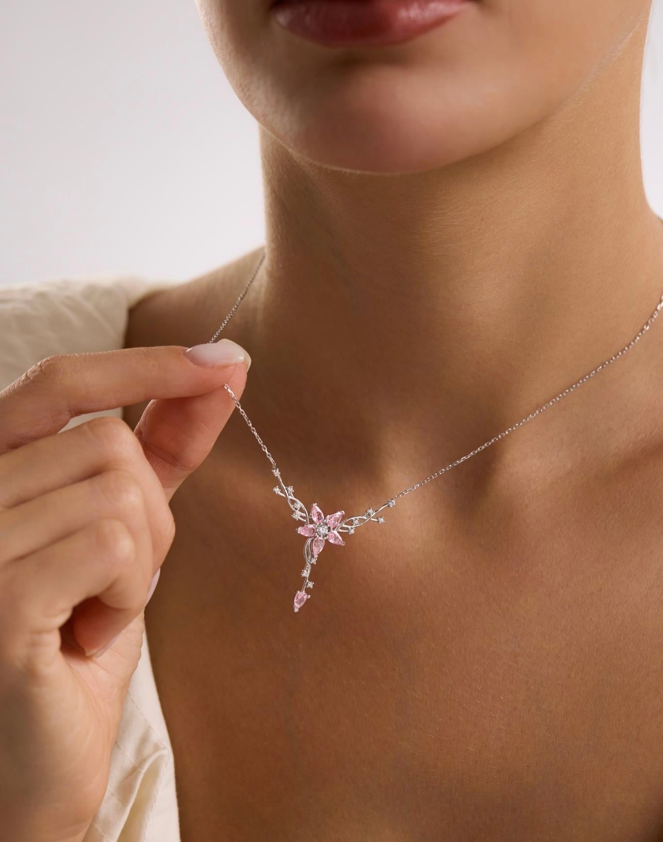 Silver pink stone flower star model necklace